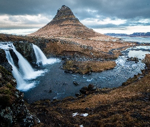 Góra Kirkjufell, Rzeka, Islandia, Wodospad