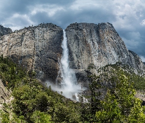 Chmury, Drzewa, Park Narodowy Yosemite, Kalifornia, Góry, Wodospad
