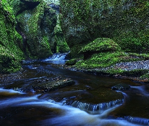 Wąwóz Finnich Glen, Rzeka Carnock Burn, Ambona Diabła, Kamień, Szkocja