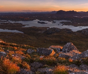 Góry Kaledońskie, Trawa, Kamienie, Jezioro Loch Sionascaig, Szkocja
