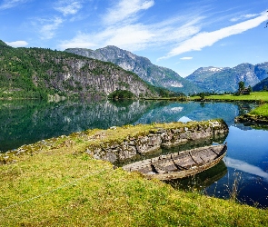 Łódka, Góry, Stryn, Domy, Fiord Innvikfjorden, Norwegia, Sogn og Fjordane