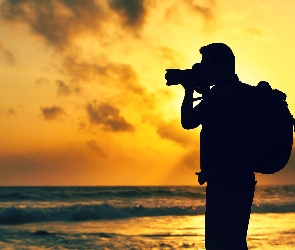 Człowiek, Plecak, Zachód słońca, Morze, Fotograf