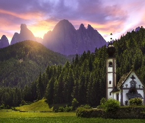 Kościół, Góry, Wieś Santa Maddalena, Zachód słońca, Dolomity, Włochy, Dolina Val di Funes