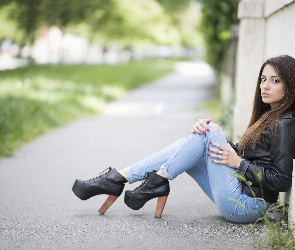 Kobieta, Skórzana kurtka
