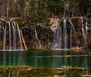 Stany Zjednoczone, Stan Kolorado, Drzewa, Jezioro Hanging Lake, Wodospady, Glenwood Canyon