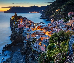 Cinque Terre, Włochy, Noc, Domy, Góry, Morze, Vernazza