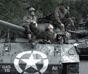 Żołnierze, Czołgi, Film, Święci i żołnierze : Ludzie nieważni