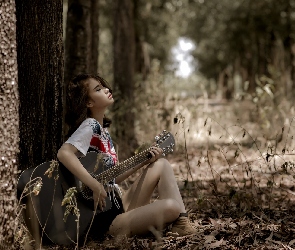 Dziewczyna, Drzewa, Gitara