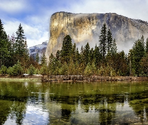 Dolina Yosemite, Stan Kalifornia, Stany Zjednoczone, Drzewa, Szczyt El Capitan, Góry, Rzeka, Park Narodowy Yosemite