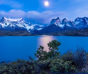Patagonia, Chile, Park Narodowy Torres del Paine, Masyw Torres del Paine, Rzeka, Zmierzch, Góry