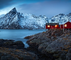 Góry, Domy, Lofoty, Skały, Wioska Hamnøy, Norwegia, Wyspa Moskenesøya
