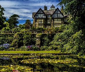 Ogród Botaniczny Bodnant Garden, Walia, Lilie wodne, Bodnant House, Staw, Roślinność, Dom