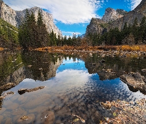 Park Narodowy Yosemite, Drzewa, Stan Kalifornia, Stany Zjednoczone, Chmury, Kamienie, Góry, Odbicie, Dolina Valley
