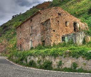 Droga, Wzgórze, Dom