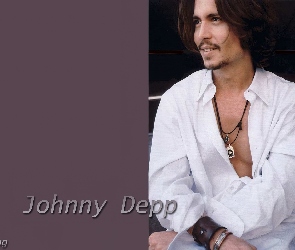 Johnny Depp, biała koszula