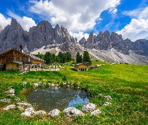 Dolomity, Włochy, Drzewa, Góry, Dom, Chmury, Park krajobrazowy Puez Odle