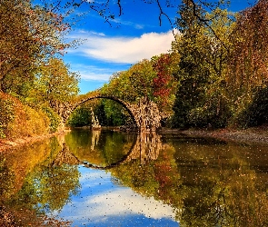 Saksonia, Niemcy, Jesień, Park Rododendronów Kromlau, Most łukowy, Jezioro Rakotz, Gablenz