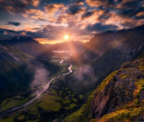 Norwegia, Wschód słońca, Góry, Rzeka Rauma, Dolina Romsdalen