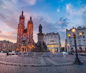 Kraków, Polska, Latarnie, Pomnik Adama Mickiewicza, Kościół Mariacki, Kościół Wniebowzięcia Najświętszej Marii Panny, Rynek Główny