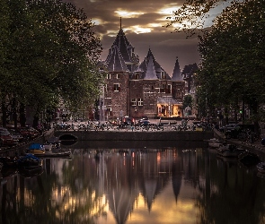 Amsterdam, Budynek De Waag, Holandia, Dom Wagi Miejskiej, Łódki, Zabytek, Drzewa, Kanał