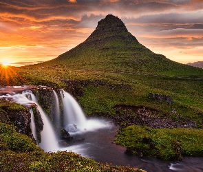 Islandia, Promienie słońca, Wodospad Kirkjufellsfoss, Góra Kirkjufell