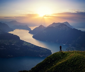 Jezioro Czterech Kantonów, Promienie słońca, Góry, Człowiek, Szwajcaria