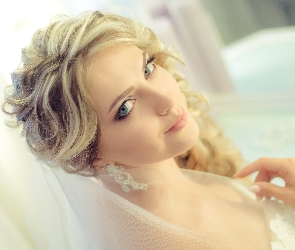 Blondynka, Panna młoda