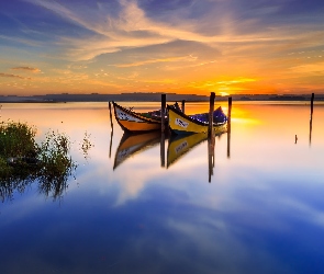 Zachód słońca, Łodzie, Murtosa, Portugalia, Jezioro, Laguna Ria de Aveiro