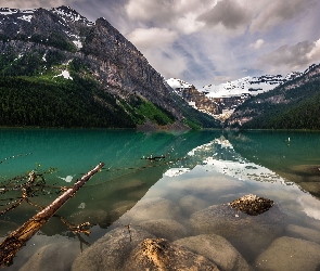 Prowincja Alberta, Kanada, Patyki, Jezioro Lake Luise, Góry, Kamienie, Park Narodowy Banff