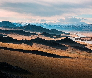 Góry, Chmury, Rzeka