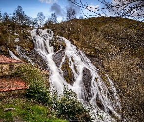 Toques, Drzewa, Dom, Wodospad Fervenza de Brañas, Hiszpania