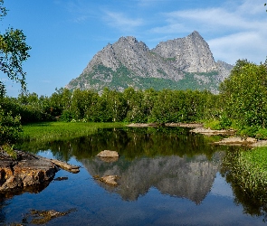 Okręg Nordland, Drzewa, Rzeka Strandåga, Góry Strandåtinden, Norwegia