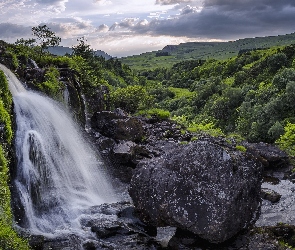 Kamienie, Wodospad Loup of Fintry, Hrabstwo Stirlingshire, Roślinność, Rzeka Endrick, Szkocja, Góry