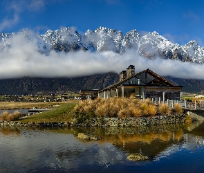 Nowa Zelandia, Most, Dom, Trawa, Restauracja Jacks Point, Jezioro Wakatipu, Queenstown, Góry, Mgła