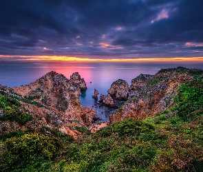 Portugalia, Region Algarve, Zachód słońca, Morze, Skały, Cypel Ponta da Piedade