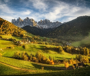 Włochy, Drzewa, Masyw Odle, Jesień, Lasy, Góry, Dolomity, Dolina Val di Funes, Wieś Santa Maddalena