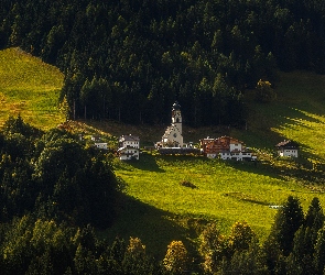 Dolina, Drzewa, Kościół, Domy