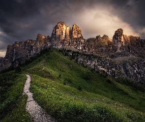 Góry Sella, Przełęcz Gardena Pass, Południowy Tyrol, Ścieżka, Dolomity, Włochy, Alpy