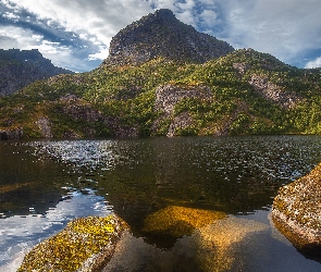 Góry, Skały, Omszałe, Jezioro