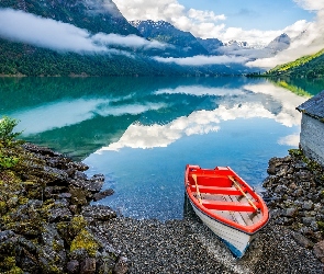 Okręg Sogn og Fjordane, Norwegia, Łódka, Fiord Innvikfjord, Góry, Kamienie, Wieś Olden