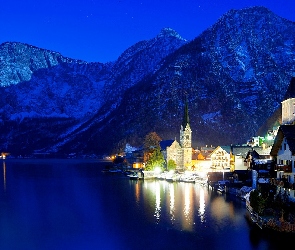 Alpy Salzburskie, Góry, Austria, Jezioro Hallstättersee, Noc, Miasteczko Hallstatt, Zima, Światła