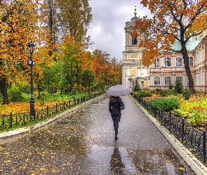 Parasol, Park, Rosja, Jesień, Alejka, Liście, Petersburg, Drzewa, Kobieta, Ławra Aleksandra Newskiego w Petersburgu, Klasztor