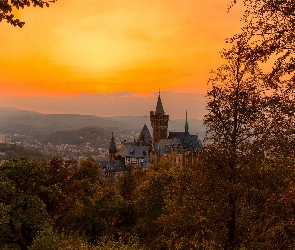 Las, Wzgórza, Saksonia-Anhalt, Drzewa, Zamek Wernigerode Zachód słońca, Niemcy, Miasto Wernigerode