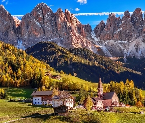 Włochy, Domy, Lasy, Kościół, Drzewa, Góry, Dolina Val di Funes, Wieś Santa Maddalena, Dolomity
