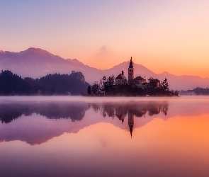 Jezioro Bled, Drzewa, Mgła, Wyspa Blejski Otok, Słowenia