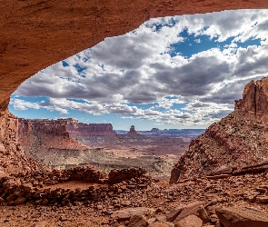 Krąg kamienny False Kiva, Stan Utah, Stany Zjednoczone, Chmury, Skały, Kanion, Niebo, Park Narodowy Canyonlands