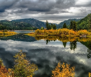 Wzgórza, Jesień, Stan Montana, Stany Zjednoczone, Jezioro Lake Alva, Lasy