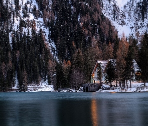 Alpy, Hotel Seehaus, Włochy, Jezioro Antholzer See, Drzewa, Południowy Tyrol, Zima, Dom