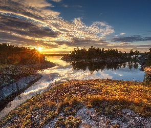 Karelia, Skały, Rosja, Jezioro Ładoga, Drzewa, Obwód leningradzki, Trawa, Zachód słońca
