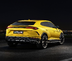 Lamborghini Urus, 2018, Żółty